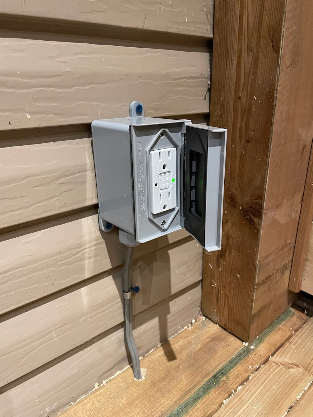 Chromex Electrique Inc | 334 7e Ave, Lasalle, QC H8P 2M4, Canada | Phone: (514) 365-5090