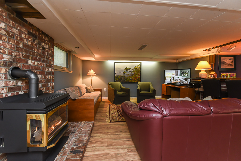 Eaglesview Escape by the Sea | 3847 Warren Ave, Royston, BC V0R 2V0, Canada | Phone: (250) 334-3719