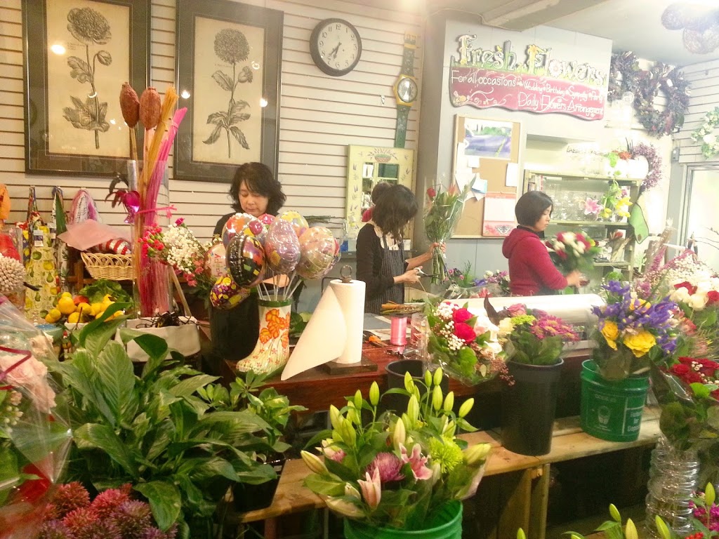 Ashbourne Flowers and Gifts | 3888 Bloor St W, Etobicoke, ON M9B 1L3, Canada | Phone: (416) 231-5351