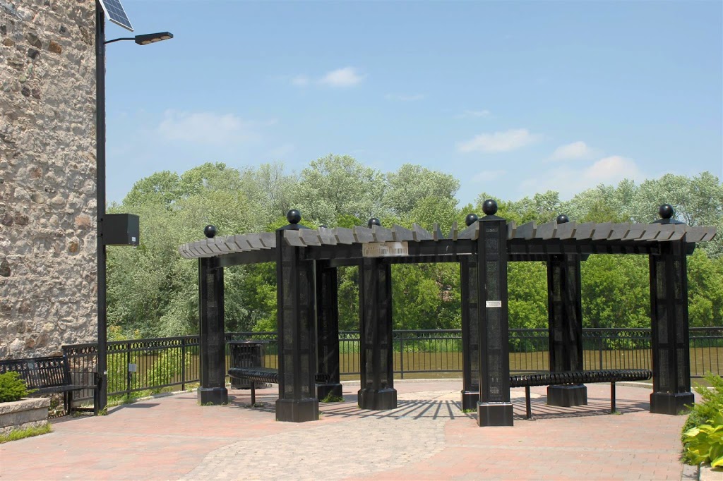Cobblestone Common | 2M3, Canadá, 27 Grand River St N, Paris, ON N3L 2M3, Canada