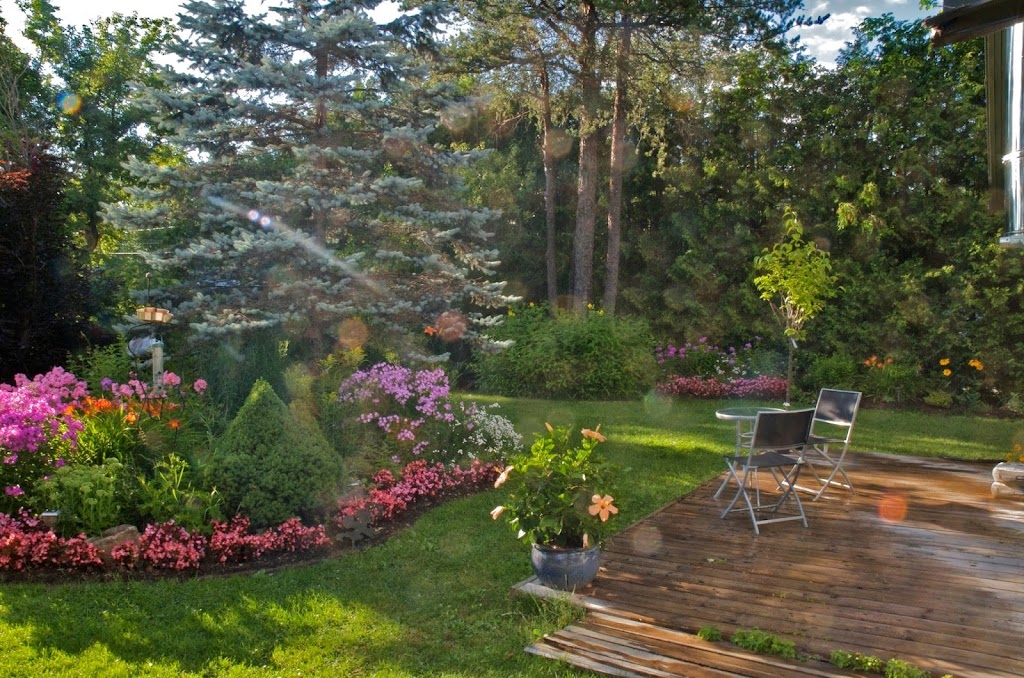 Gîte Au pied du courant | 426 du, Rue du Portage, Mont-Laurier, QC J9L 2A2, Canada | Phone: (819) 623-2001