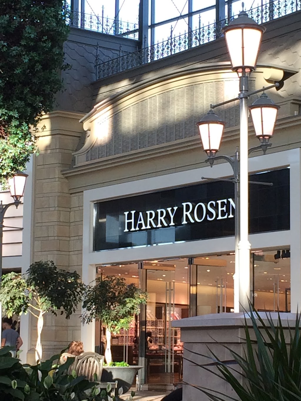 Harry Rosen | 3003 Boulevard le Carrefour, Laval, QC H7T 1C8, Canada | Phone: (450) 688-4123