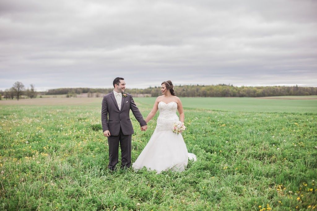 Emily B Photography | 28 Gee Crescent, Lindsay, ON K9V 0H1, Canada | Phone: (705) 341-0216
