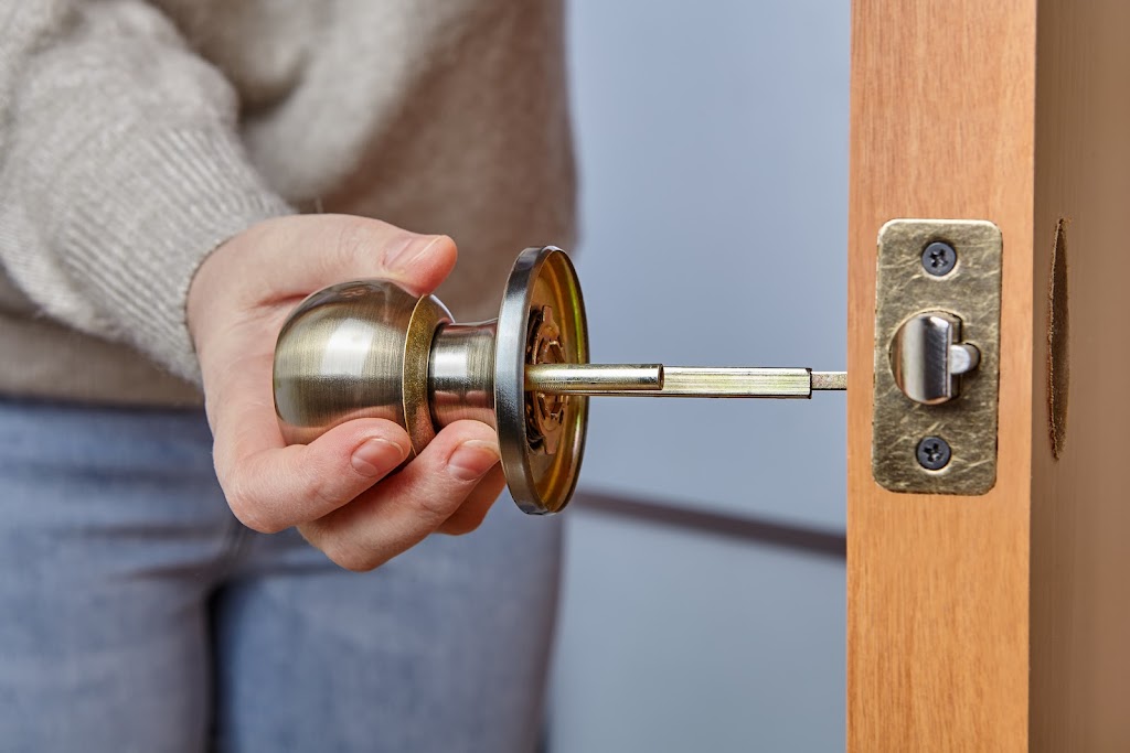Locksmith Albi Mississauga Service | 1256 Eglinton Ave W Unit 14, Mississauga, ON L5V 1N3, Canada | Phone: (437) 747-7604