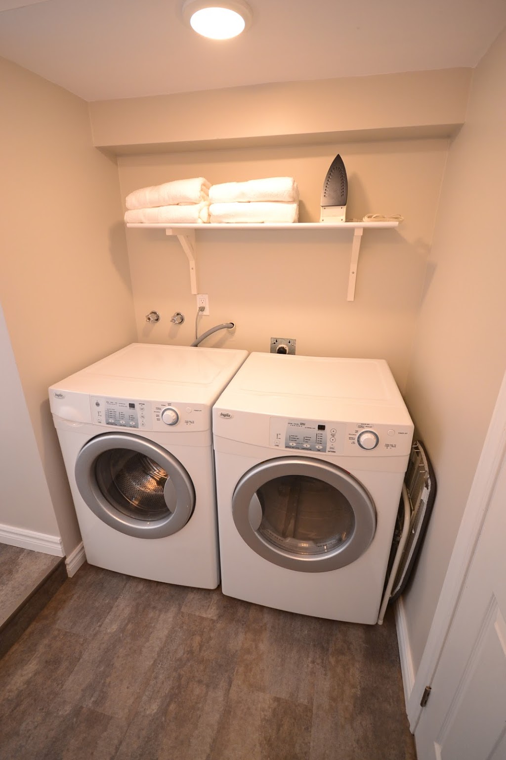 Just Like Home Furnished Suites | 1285 Westdel Bourne, London, ON N6K 4R1, Canada | Phone: (226) 316-0486