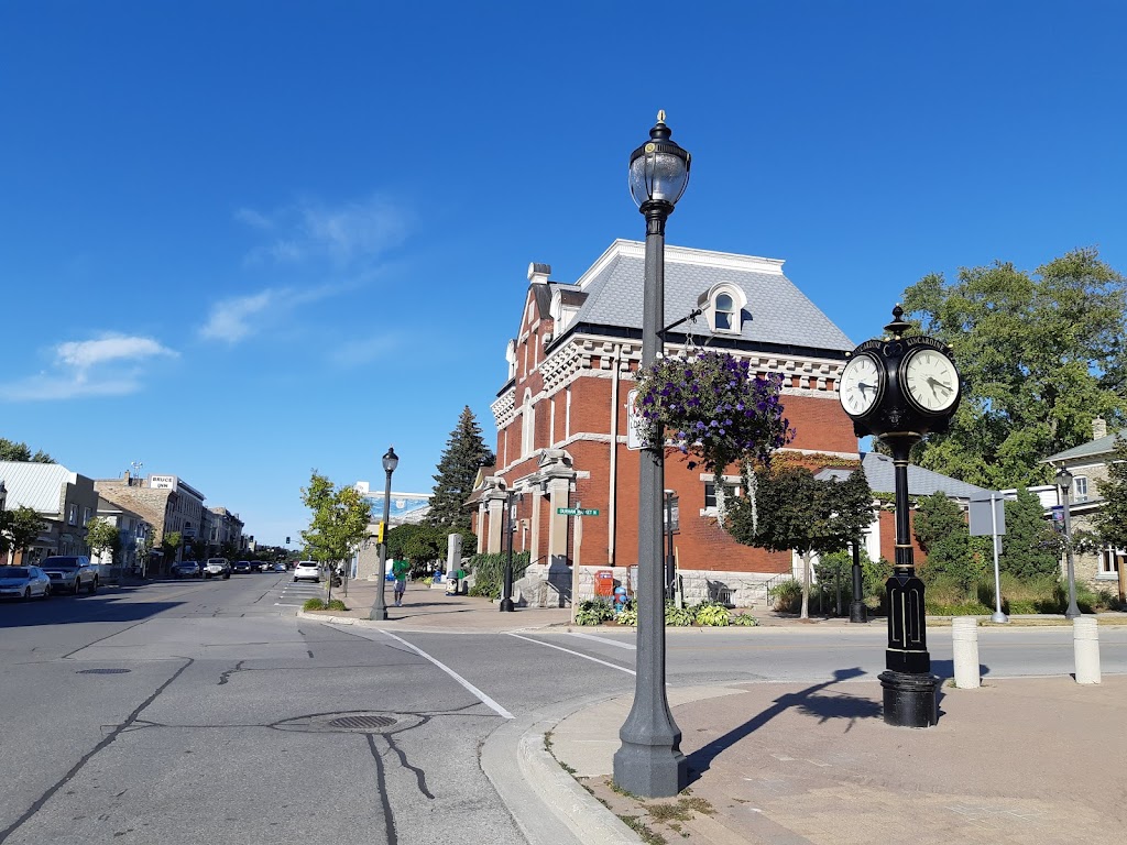 Kincardine Library | 727 Queen St, Kincardine, ON N2Z 1Z9, Canada | Phone: (519) 396-3289