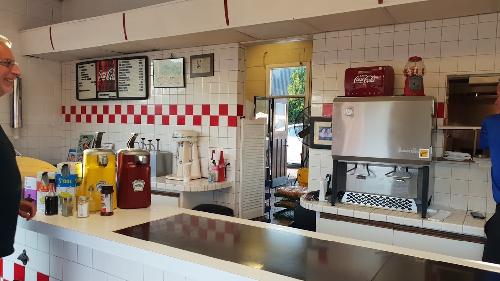 Rockys Drive-In | 520 Elizabeth St, Guelph, ON N1E 6C3, Canada | Phone: (519) 824-8088