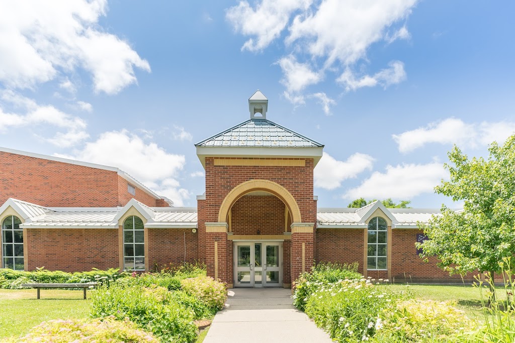 St. Marys High School | 555 15th St E, Owen Sound, ON N4K 1X2, Canada | Phone: (519) 376-4278