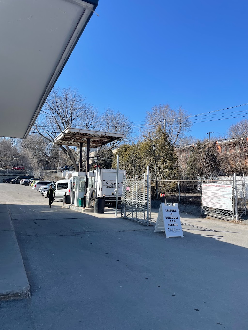 Location Légaré | 3035 Rue Hochelaga, Montréal, QC H1W 1G1, Canada | Phone: (514) 522-6466