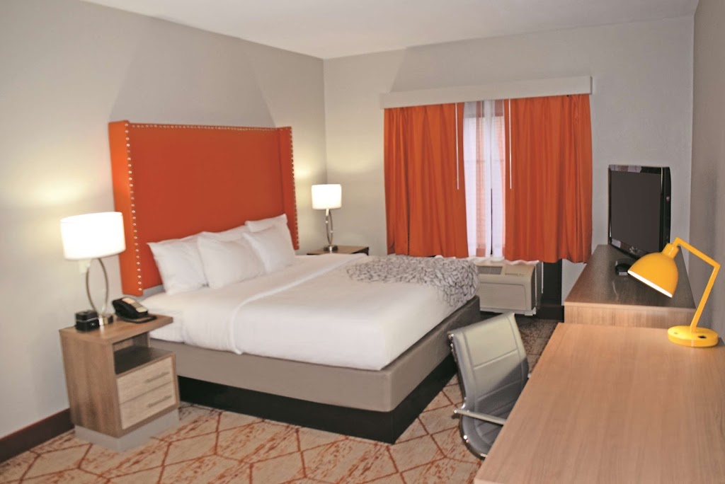 La Quinta Inn & Suites by Wyndham Lackawanna | 2500 Hamburg Turnpike, Lackawanna, NY 14218, USA | Phone: (716) 821-0030