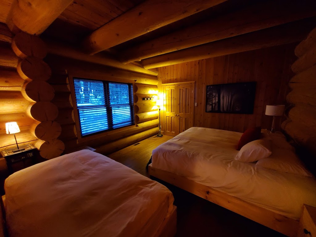 Blue Moose - Chalet Spa Nature | 17 Chemin du Grand-Pic, Mille-Isles, QC J0R 1A0, Canada | Phone: (877) 309-7347