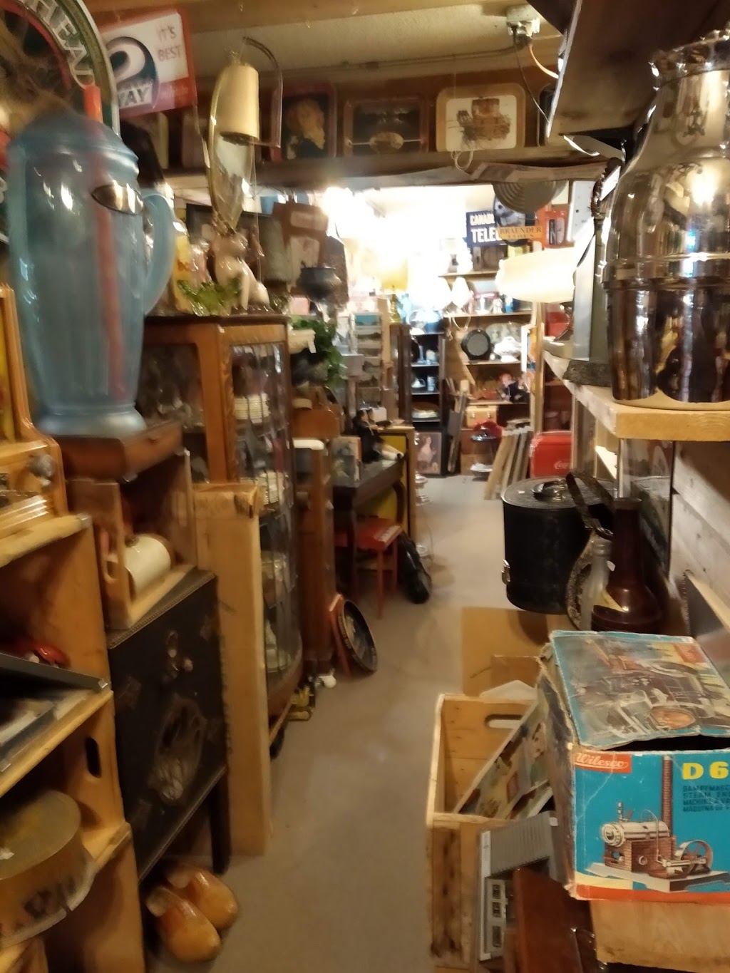 Mikes General Store | 52 St Annes Rd, Winnipeg, MB R2M 2Y3, Canada | Phone: (204) 255-3463