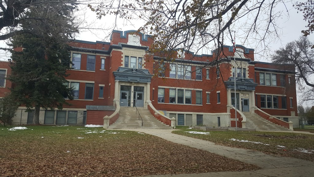 Mayfair Community School | 510 34th St W, Saskatoon, SK S7L 0Y2, Canada | Phone: (306) 683-7360