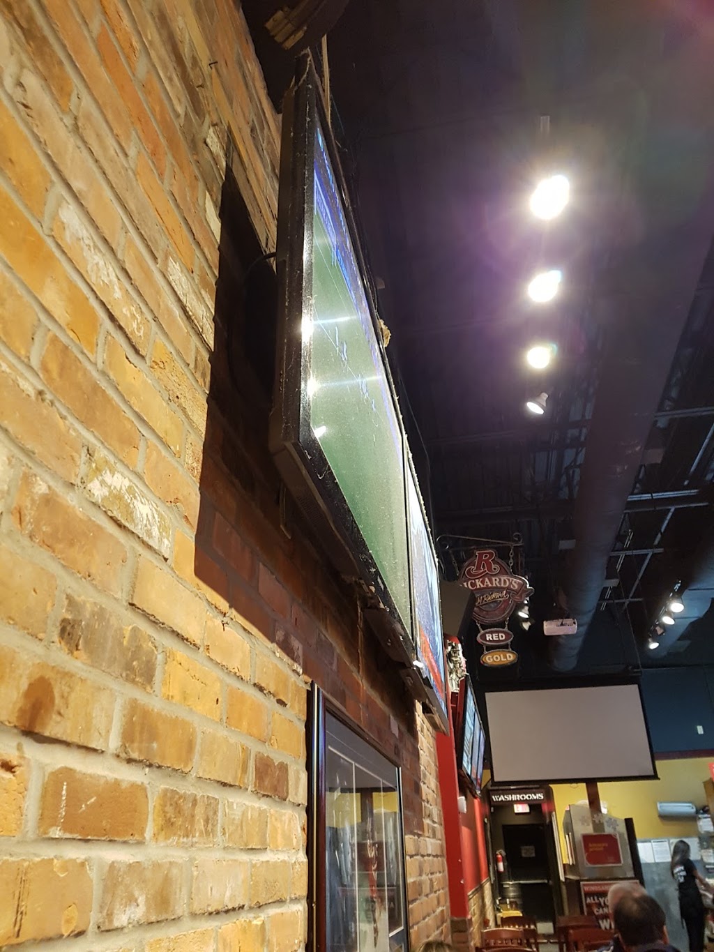 St. Louis Bar & Grill | 808 York Mills Rd Unit A-24, North York, ON M3B 1X8, Canada | Phone: (416) 441-0342