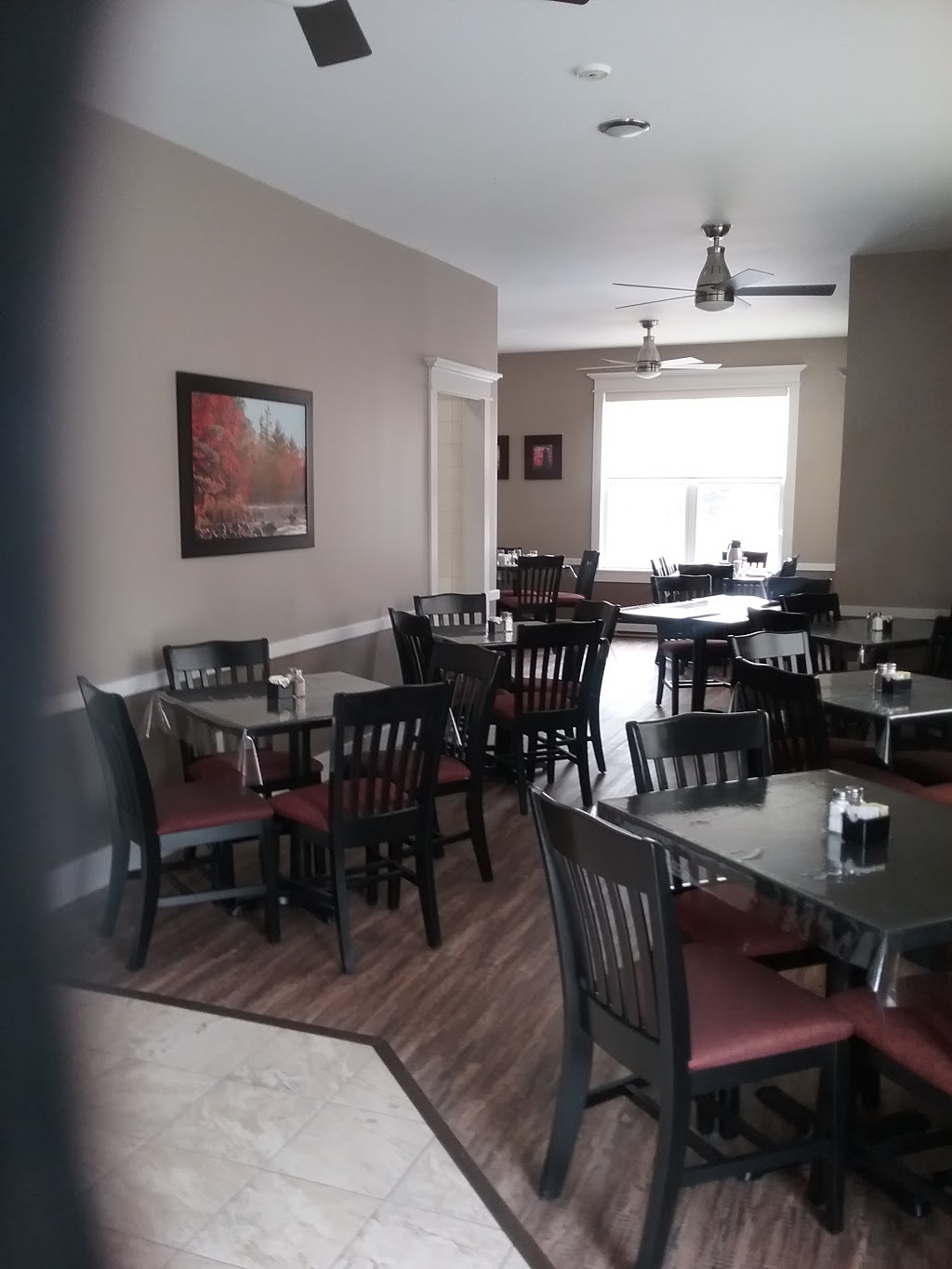 Ralphs Downeast Diner Ltd | 13080 Nova Scotia Trunk 7, Lake Charlotte, NS B0J 1Y0, Canada | Phone: (902) 845-2202