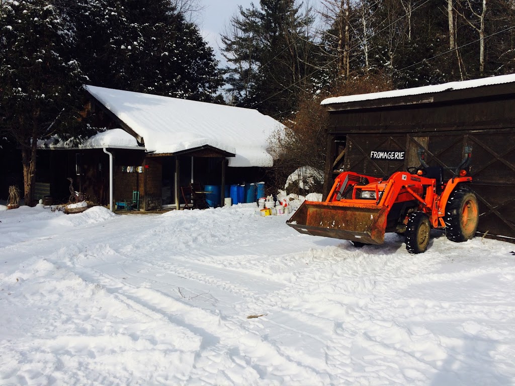 Domaine de Courval | 825 Chemin de Courval, Waterville, QC J0B 3H0, Canada | Phone: (819) 837-0062