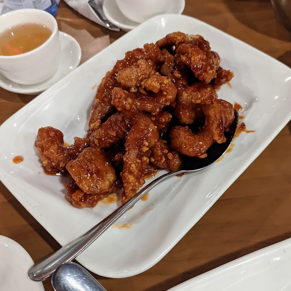 Golden Dragon Palace | 7000 McLeod Rd Suite 8, Niagara Falls, ON L2G 7K3, Canada | Phone: (905) 356-8668