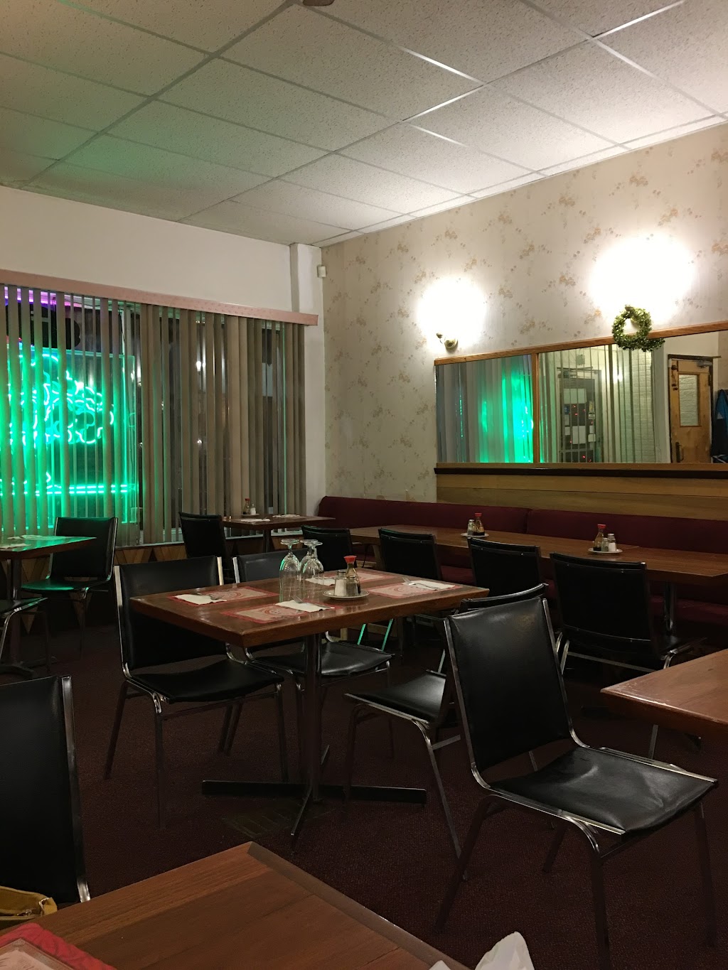 Hi-Ball Restaurant | 421 Academy Rd, Winnipeg, MB R3N 0C1, Canada | Phone: (204) 488-4487