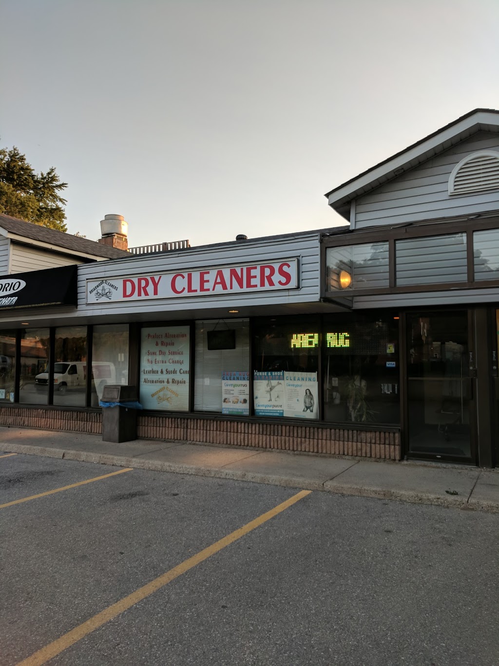 Briarwood Cleaners | 49 Mississauga Road North, Mississauga, ON L5H 2H9, Canada | Phone: (905) 278-7579