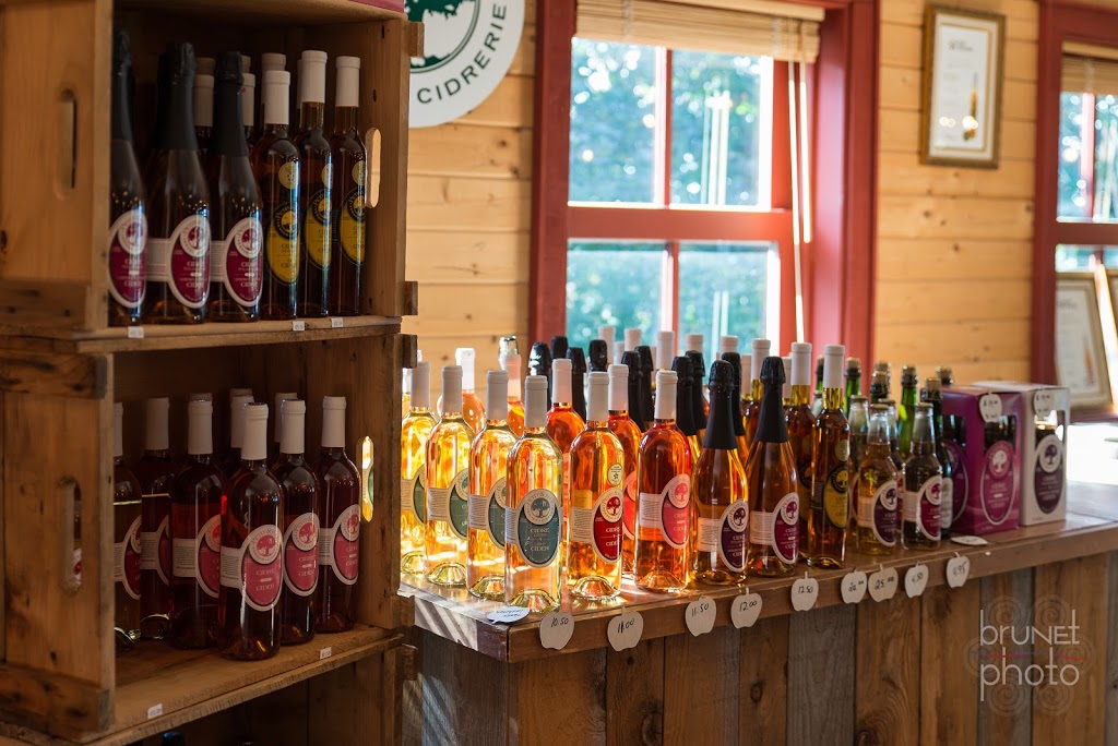Petit and Son Cider Orchard | 1020 Chemin de la Montagne, Mont-Saint-Hilaire, QC J3G 4S6, Canada | Phone: (450) 467-9926