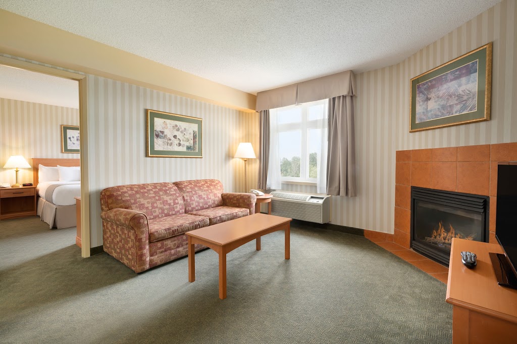 Days Inn by Wyndham Orillia | 5850 Rama Rd, Orillia, ON L3V 0S3, Canada | Phone: (705) 326-8288