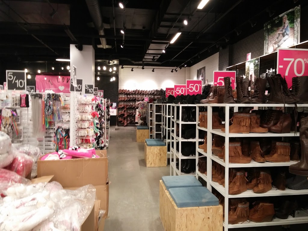 Ardene | 393 Portage Avenue 246,248,238A, Winnipeg, MB R3B 3H6, Canada | Phone: (204) 414-3902