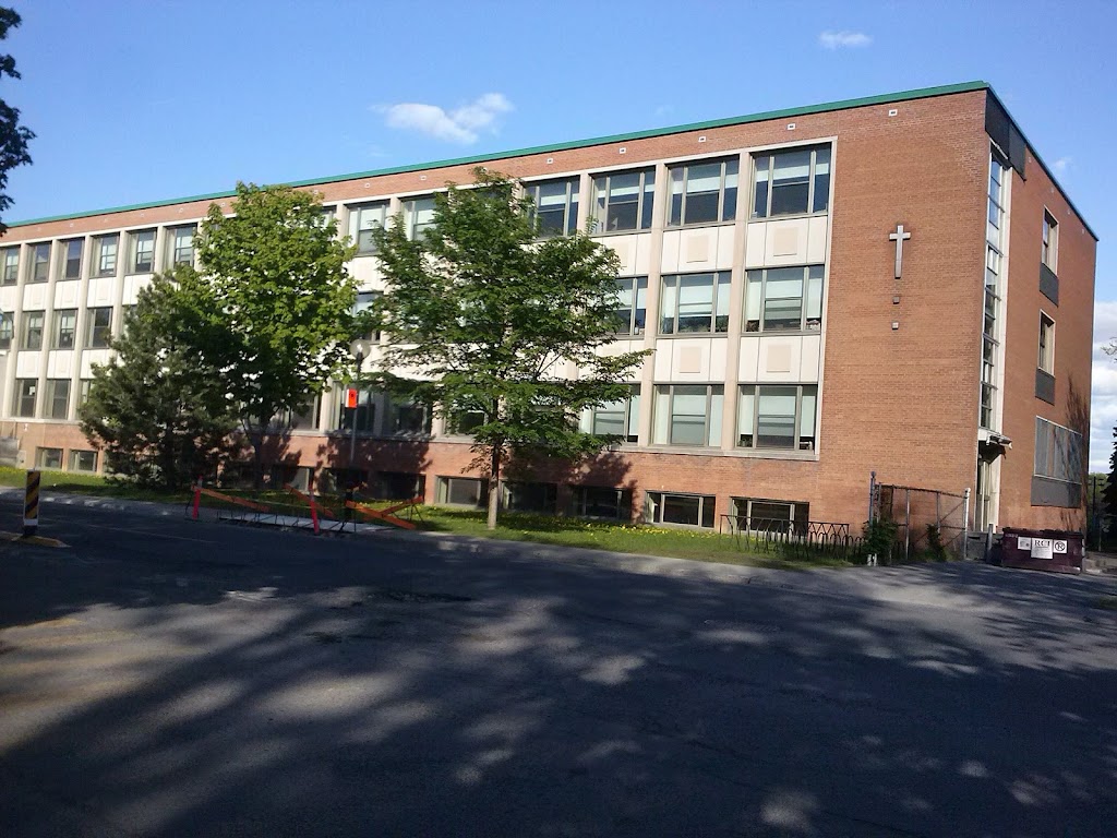 École secondaire Sophie-Barat - Annexe | 750 Boul. Gouin E, Montréal, QC H2C 1A6, Canada | Phone: (514) 596-5538