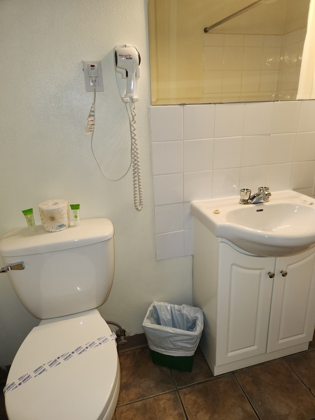 Redford Motel & R V | 3723 Redford St, Port Alberni, BC V9Y 3S3, Canada | Phone: (250) 724-0121