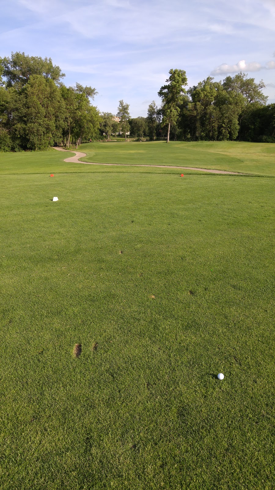 Shooters Family Golf Centre and Restaurant | 2731 Main St, Winnipeg, MB R2V 4T2, Canada | Phone: (204) 339-2326