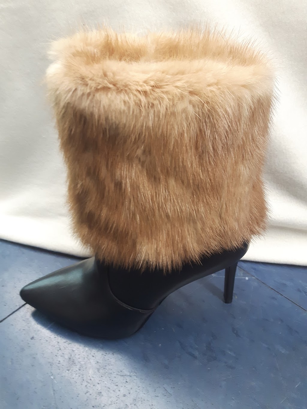 Fur Boutique | 171 Wortley Rd, London, ON N6C 3P6, Canada | Phone: (519) 433-2267