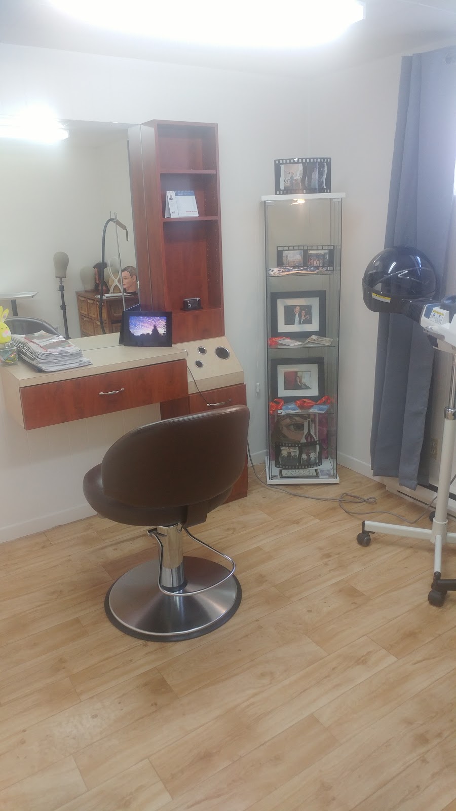 Clinique Capillaire Jeannot Larocque | 511 Rue Mercure, Mont-Tremblant, QC J8E 3H6, Canada | Phone: (819) 425-0939