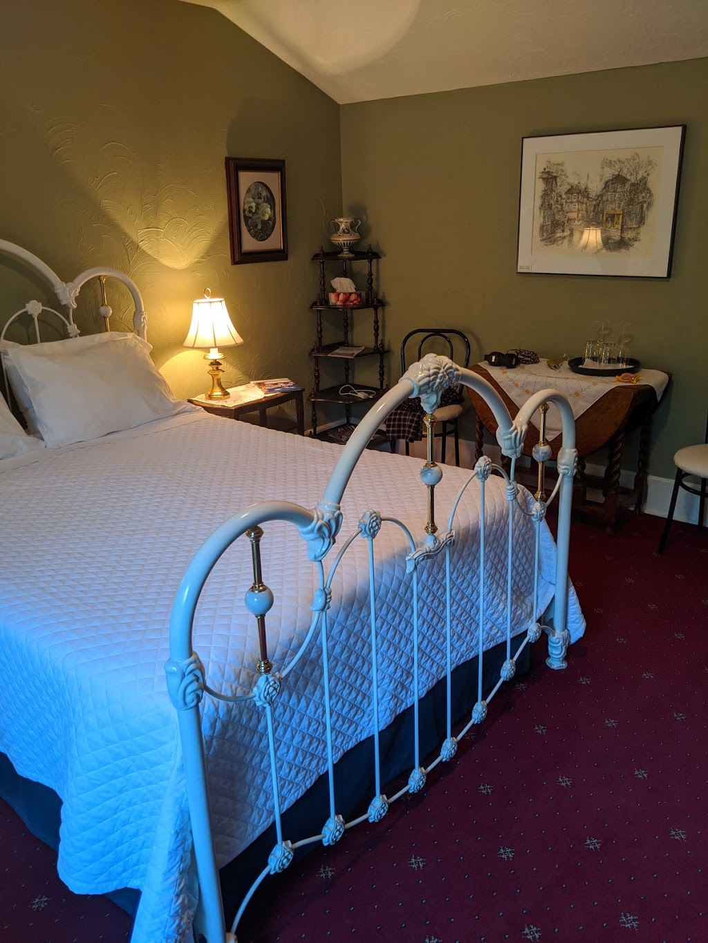 La Rosetta B&B | 106 Hoylake Rd E, Qualicum Beach, BC V9K 1L7, Canada | Phone: (250) 752-7227