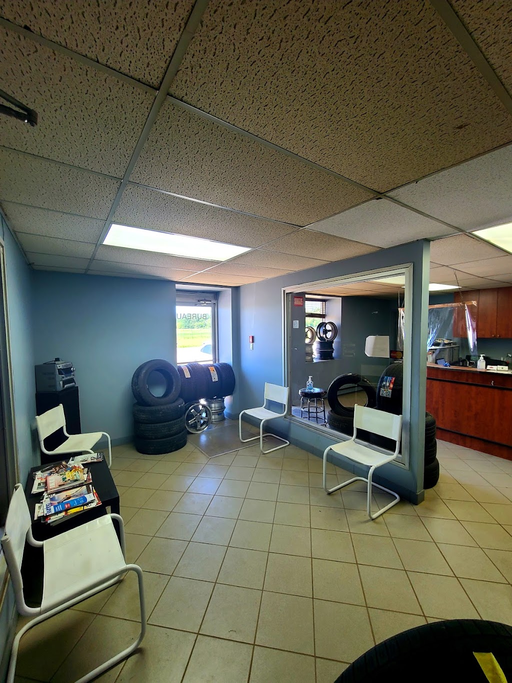 LEntrepôt du pneu de Québec | 1745 Rte de lAéroport, LAncienne-Lorette, QC G2G 2P5, Canada | Phone: (418) 871-8000