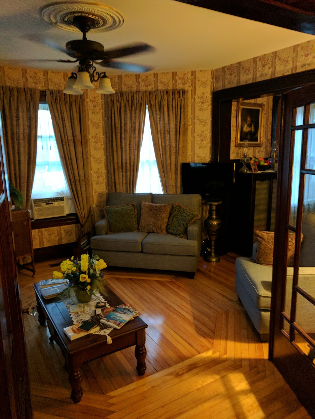Prince County Guest House | 11 Lady Slipper Dr N, Miscouche, PE C0B 1T0, Canada | Phone: (902) 436-3216