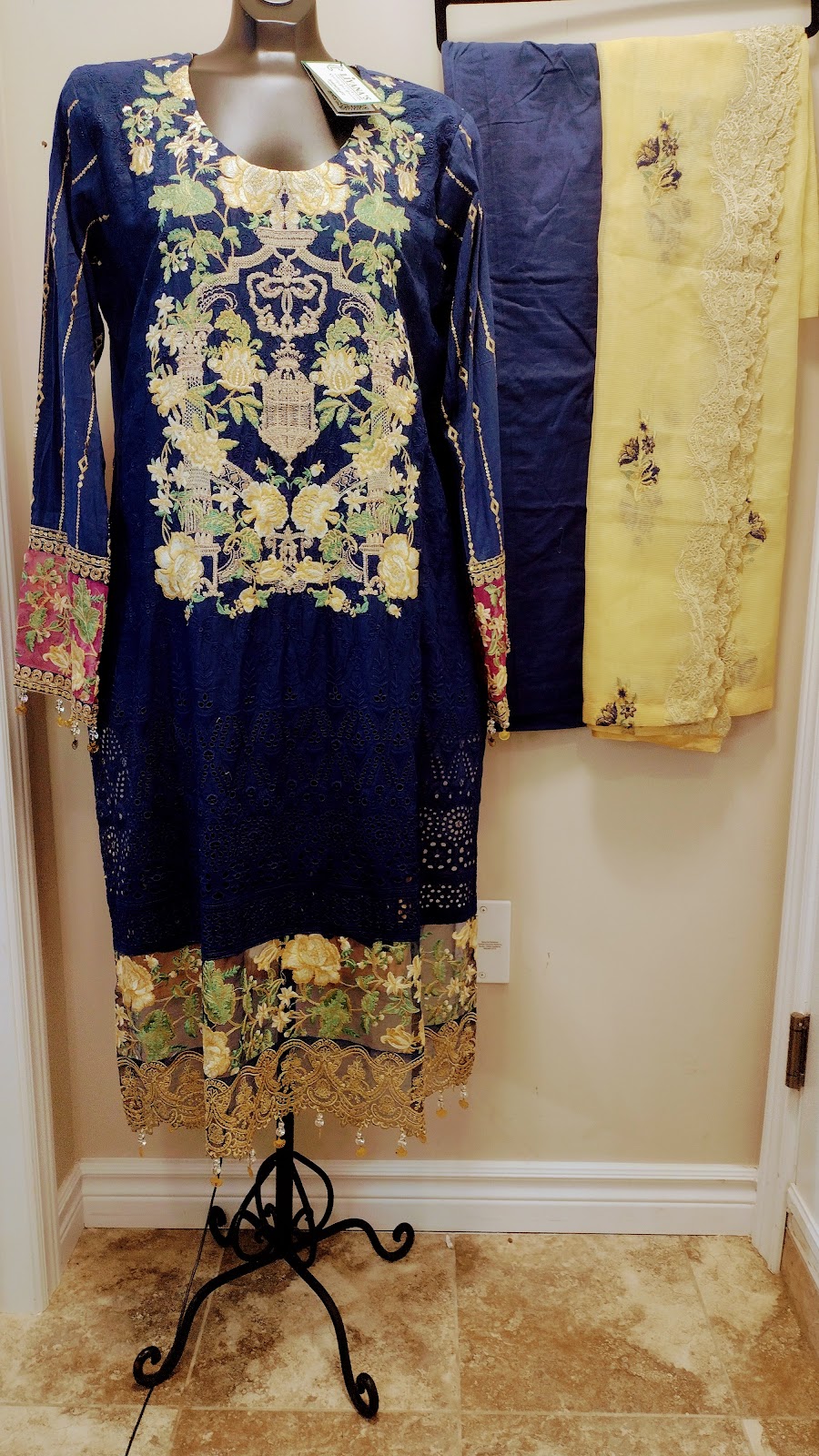 Liyanas Fashion Collection | 445 Ontario St S Unit 67, Milton, ON L9T 9K4, Canada | Phone: (416) 907-9934