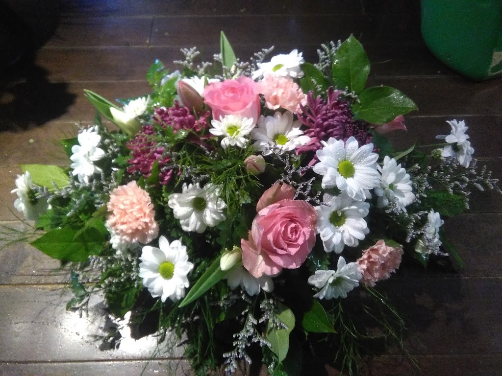 Scentimental Flowers | 183 McArthur Ave, Vanier, ON K1L 6P6, Canada | Phone: (613) 744-1234