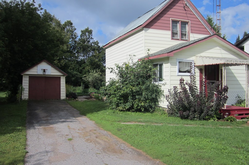 40 Winks guest house | 2285 Loop Rd, Wilberforce, ON K0L 3C0, Canada | Phone: (705) 448-2290