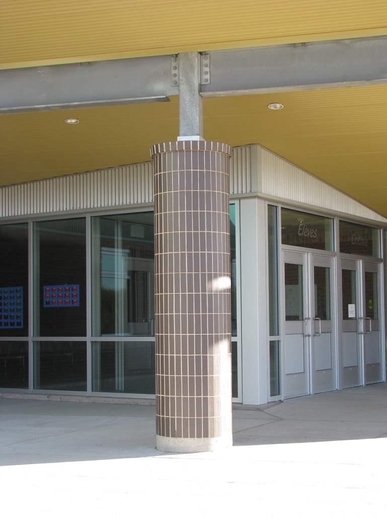 École Le Sommet | 701 Ryan St, Moncton, NB E1G 5R2, Canada | Phone: (506) 856-3977