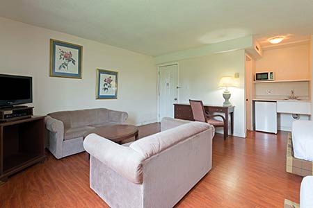 Leelas Villa Inn | 774107 ON-10, Flesherton, ON N0C 1E0, Canada | Phone: (519) 924-3300