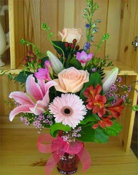 Lakewood Florist & Gifts Ltd | 310 St Annes Rd, Winnipeg, MB R2M 4Z5, Canada | Phone: (204) 255-1722
