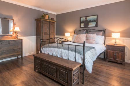 Villa azur Ile dOrléans | 5446 Chem. Royal, Saint-Jean-de-lÎle-dOrléans, QC G0A 3W0, Canada | Phone: (514) 812-9529