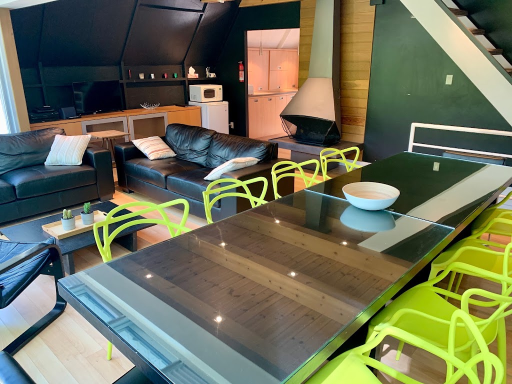 Chalet LAprès-Ski Stoneham | 3 Chem. des Chablis, Stoneham-et-Tewkesbury, QC G3C 0G5, Canada | Phone: (514) 968-0151