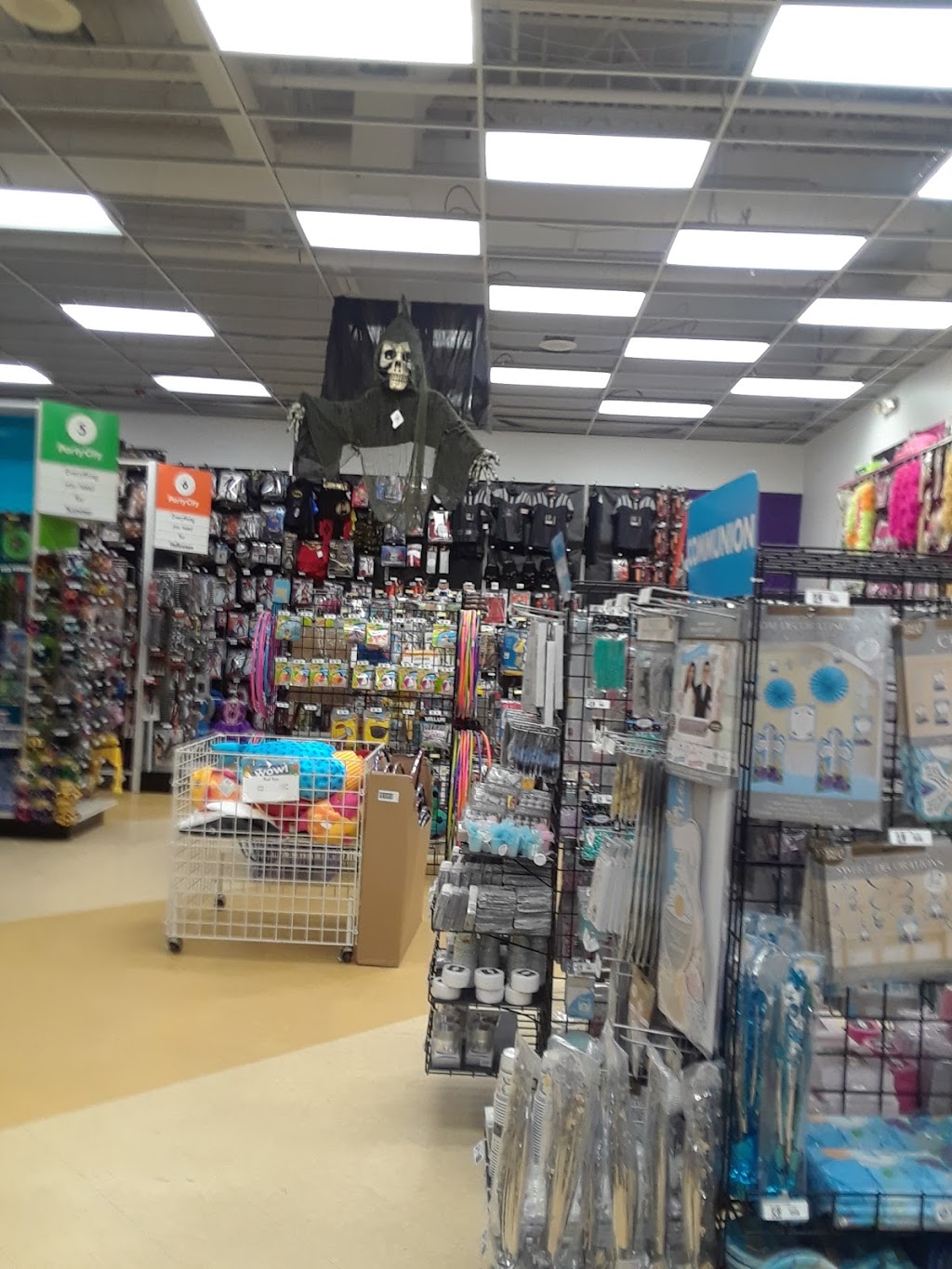 Party City | 5097 Transit Rd, Williamsville, NY 14221, USA | Phone: (716) 626-3333