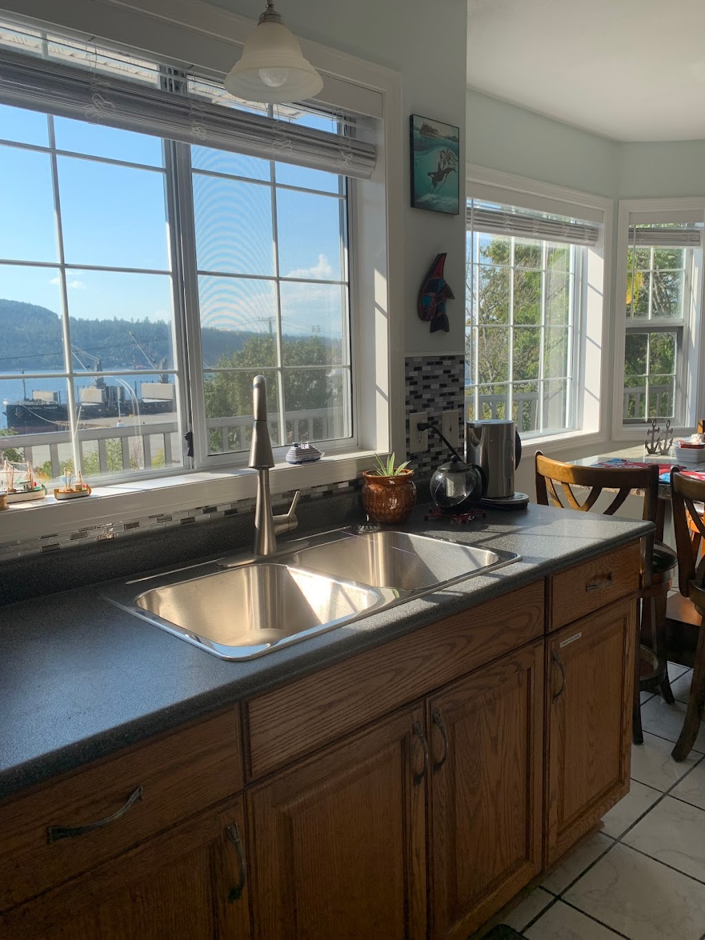 Bernies Oceanside Bed and Breakfast | 1st Ave, Port Alberni, BC V9Y 1Y6, Canada | Phone: (778) 257-6207