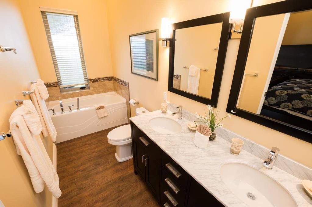 CastleRock Bed & Breakfast | 121, Flagstone Rise, Naramata, BC V0H 1N0, Canada | Phone: (778) 514-4341