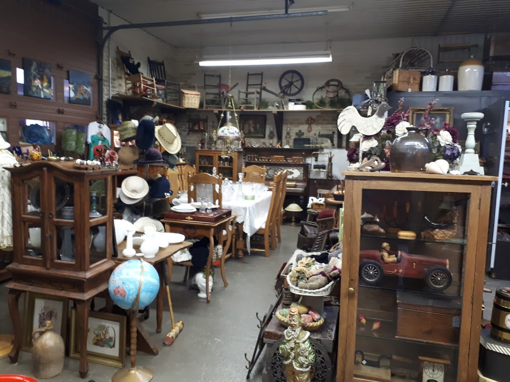 Brocante Meg-Antique | 2560 Rue Laval Nord, Nantes, QC G6B 2X9, Canada | Phone: (819) 583-8077