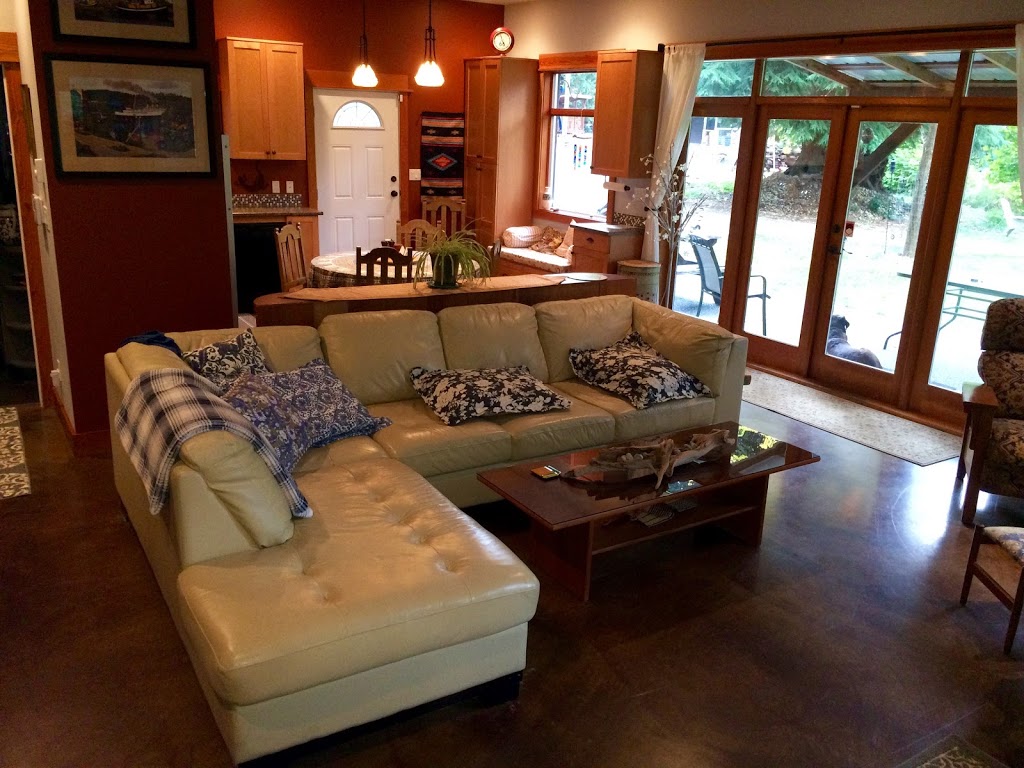 Amberwood on the River B & B | 2980 Riverbend Rd, Nanaimo, BC V9X 1S7, Canada | Phone: (250) 616-8457