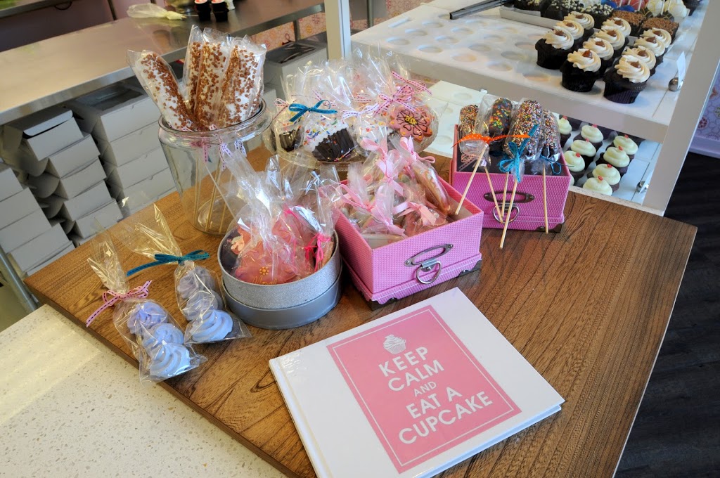 Simply Frosted Cupcakery | 5550 Lawrence Ave E #5, Scarborough, ON M1C 3B2, Canada | Phone: (416) 283-7486