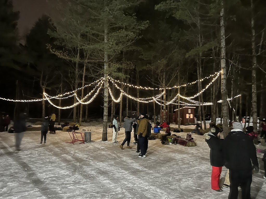 Icelynd Skating Trails | 6865 Fernbank Rd, Stittsville, ON K2S 1B6, Canada | Phone: (613) 705-7634