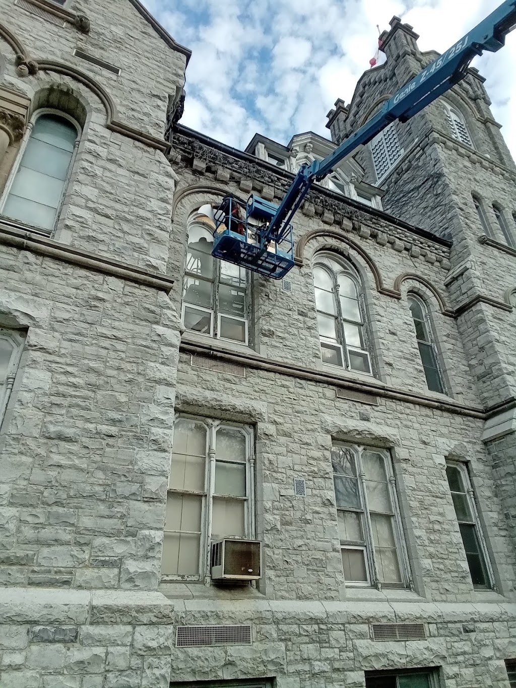 Oomens Glass Ltd | 1033 John Counter Blvd, Kingston, ON K7K 6C7, Canada | Phone: (613) 777-0660